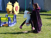 Čarodějnické odpoledne s rodiči na školní zahradě